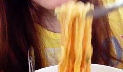 美食娱乐吃瓜视频,揭秘美食吃瓜视频背后的精彩故事