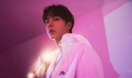 娱乐圈吃瓜王一博赵丽颖,甜蜜互动引热议